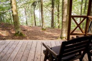 Um jardim no exterior de Anfasteröd Gårdsvik - Tälten