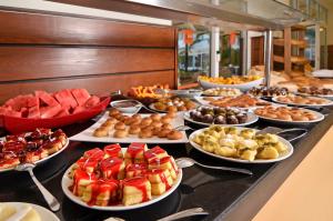 a buffet line with many different types of food at City's Hill Hotel in Kuşadası