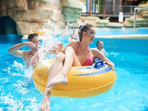 Bazén v ubytování Aqua Center Apartments nebo v jeho okolí