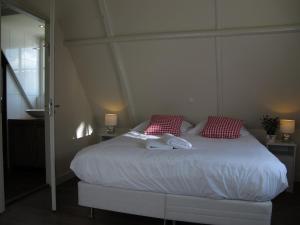Кровать или кровати в номере De Thuiskamer in Grou als B&B of Vakantiehuis