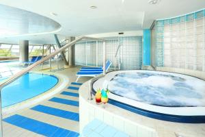 Bazén v ubytování Hotel Belweder nebo v jeho okolí