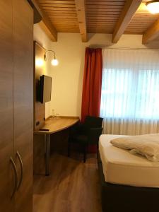 Postel nebo postele na pokoji v ubytování Gasthof zum See