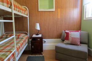 a bedroom with a bed and a desk at Duas Nações Guest House in Porto