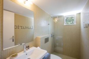 Kúpeľňa v ubytovaní Acqua Vatos Paros Hotel