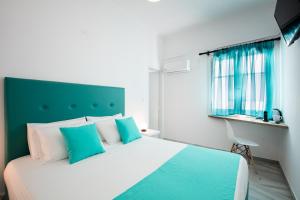Posteľ alebo postele v izbe v ubytovaní Acqua Vatos Paros Hotel