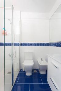 A bathroom at Los Cristianos to enjoy, relax and live the ocean!