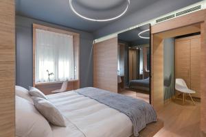 a bedroom with a large bed and a large mirror at Air Suite Verona in Verona