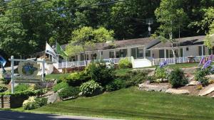 a house with a garden in front of it at Mount Battie Inn in Lincolnville