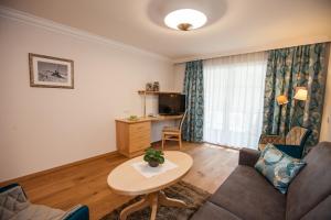 TV a/nebo společenská místnost v ubytování Hotel Jägerhof
