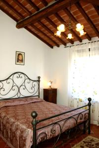 Un pat sau paturi într-o cameră la Holiday home in Monte San Savino 23547