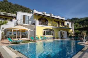 a hotel with a swimming pool in front of a building at Hotel Ape Regina in Casamicciola Terme