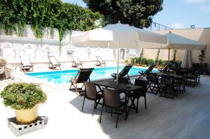 The swimming pool at or close to Triana Hotel