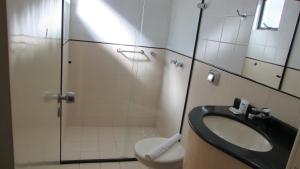 Bilik mandi di Asppen Hotel