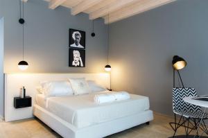 Postel nebo postele na pokoji v ubytování CinqueSuites Ortigia