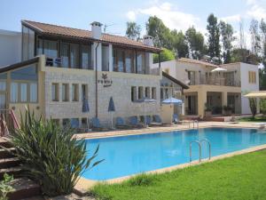 Gallery image of Vamos Palace Apartments in Vamos