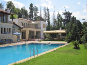 The swimming pool at or close to Vamos Palace Apartments Még 23 kép