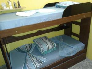 Двухъярусная кровать или двухъярусные кровати в номере Pousada Alexandrina