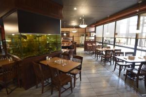 Un restaurant sau alt loc unde se poate mânca la Tropical Inn - North Battleford