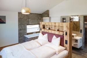 Postel nebo postele na pokoji v ubytování GräNobel Chalets
