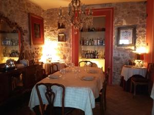 a dining room with a table and a chandelier at Agriturismo Casa Adea in Rodengo Saiano