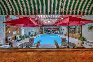 Bazén v ubytování Plaza Resort Club Reno nebo v jeho okolí