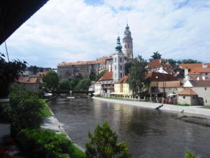 Widok na rzekę nieopodal tego pensjonatu