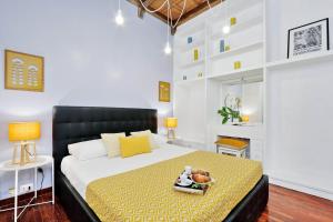 A bed or beds in a room at Laterano 238 Apartment