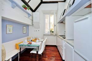 A kitchen or kitchenette at Laterano 238 Apartment