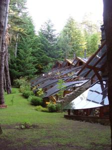 Un jardín fuera de Casa Del Bosque Aparts