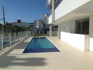 The swimming pool at or close to Residencial Encantos do Mar