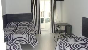 Cama o camas de una habitación en Hostal JQ Madrid 1