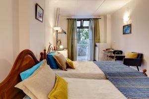 メルトラにあるMértola low-costのベッドルーム1室(ベッド1台付)、リビングルームが備わります。