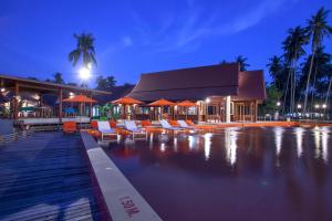 Bazén v ubytování Koh Kood Paradise Beach nebo v jeho okolí