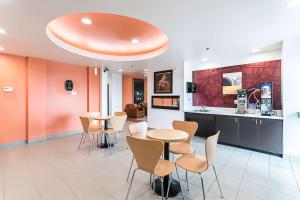 Kuchyň nebo kuchyňský kout v ubytování Motel 6-Moosomin, SK