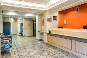 The lobby or reception area at Motel 6-Lincoln City, OR