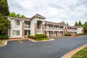 a row of apartment buildings with a parking lot at Studio 6-Roswell, GA - Atlanta in Roswell