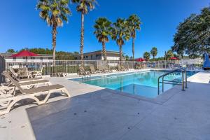 สระว่ายน้ำที่อยู่ใกล้ ๆ หรือใน Studio 6-Kissimmee, FL - Orlando