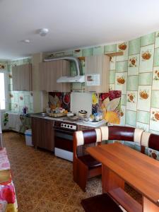 Кухня или мини-кухня в У Борисовны Гостевой дом
