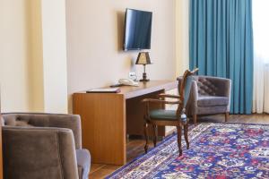TV a/nebo společenská místnost v ubytování Hotel Plaza Viktoria