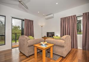 A seating area at Eumundi Cottages - Cottage 2