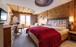 Postel nebo postele na pokoji v ubytování Hotel Garni Serfauserhof