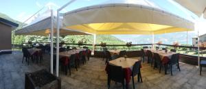 Reštaurácia alebo iné gastronomické zariadenie v ubytovaní Hotel Ristorante La Sorgente