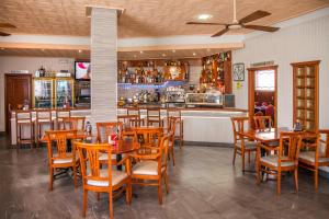 Lounge nebo bar v ubytování Pension Restaurante Cantábrico