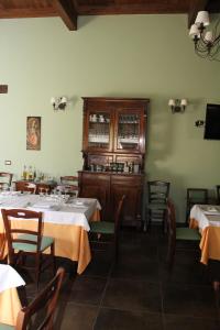 Reštaurácia alebo iné gastronomické zariadenie v ubytovaní Agriturismo Il Borgo Degli Ulivi