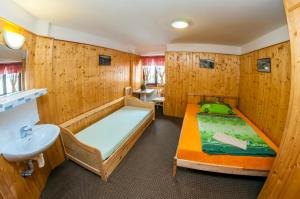 Postel nebo postele na pokoji v ubytování Pension Alex + 37 fotografií