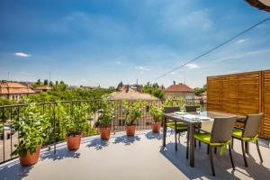 Un balcon sau o terasă la Terrace Apartments at City Park