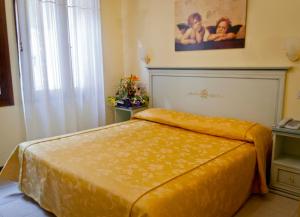 Postel nebo postele na pokoji v ubytování Hotel Florida