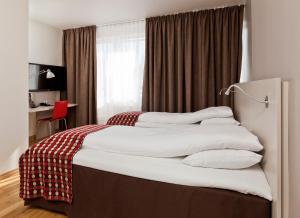 Postel nebo postele na pokoji v ubytování MediInn Hotel Oslo