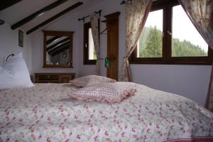 Postel nebo postele na pokoji v ubytování Pensiunea Casa Motului