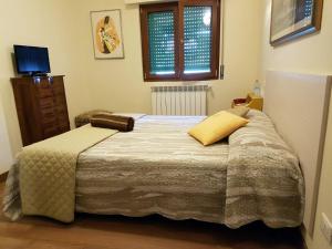 Voodi või voodid majutusasutuse Cadorna Chalet toas